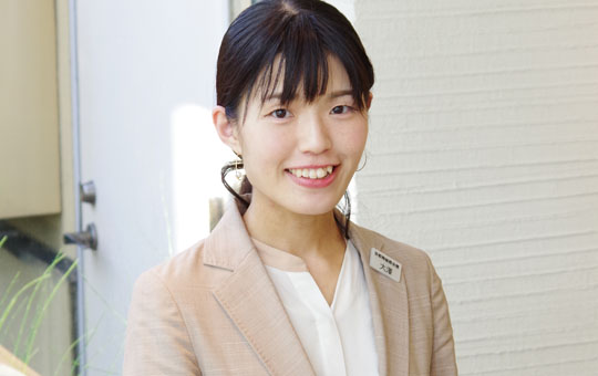 事務スタッフ 大澤 史帆